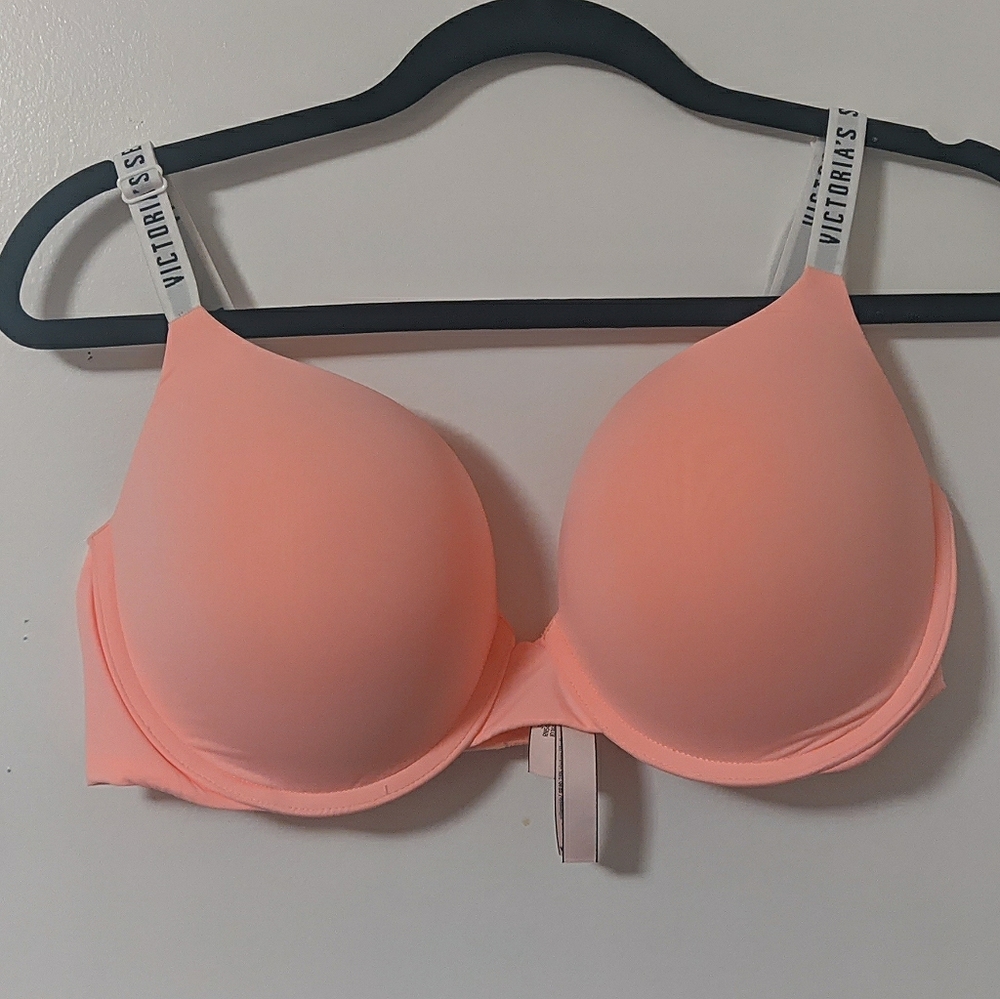 #34 Victoria's Secret t-shirt push-up coral bra